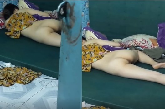 sex Lẻn vào phòng em hàng xóm xem bướm